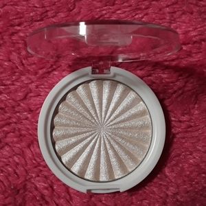 ⭐NEW⭐OFRA x NikkieT Glazed Donut Highlighter